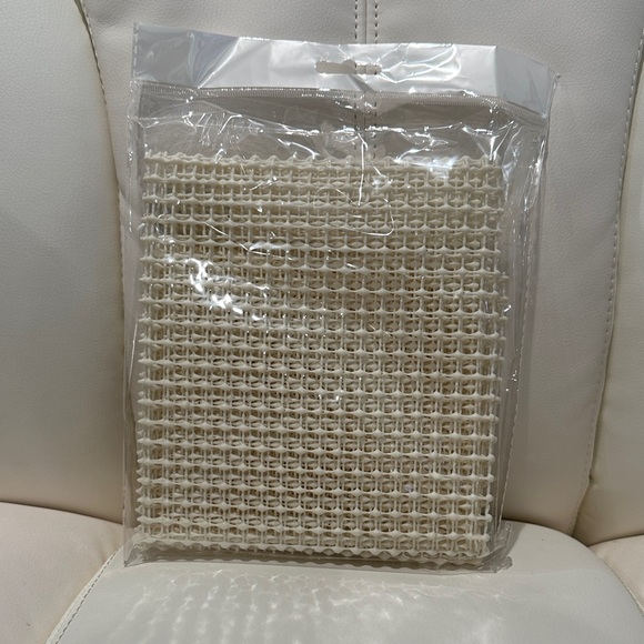 Non-Slip Rug Underlay - Picture 3 of 3